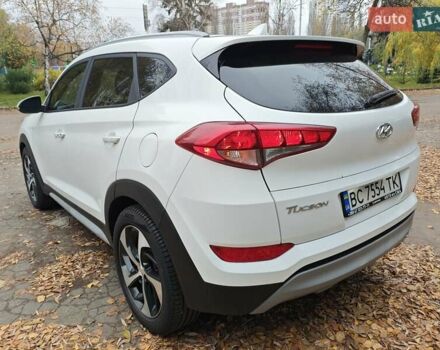 Белый Хендай Туксон, объемом двигателя 2.36 л и пробегом 75 тыс. км за 16700 $, фото 7 на Automoto.ua