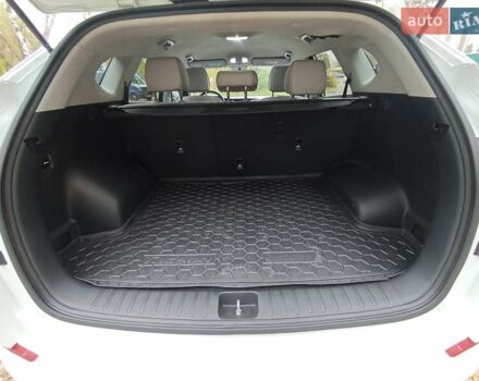 Белый Хендай Туксон, объемом двигателя 2.36 л и пробегом 75 тыс. км за 16700 $, фото 31 на Automoto.ua