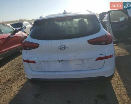 Белый Хендай Туксон, объемом двигателя 2 л и пробегом 105 тыс. км за 4900 $, фото 5 на Automoto.ua