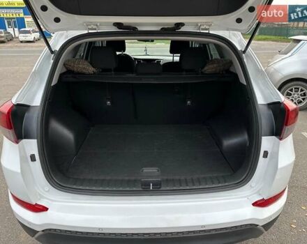 Белый Хендай Туксон, объемом двигателя 2 л и пробегом 131 тыс. км за 17600 $, фото 12 на Automoto.ua