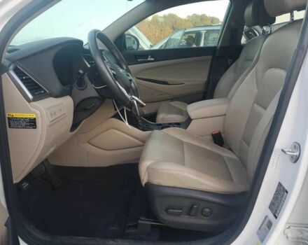 Белый Хендай Туксон, объемом двигателя 2 л и пробегом 129 тыс. км за 10800 $, фото 6 на Automoto.ua