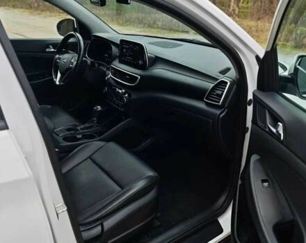 Белый Хендай Туксон, объемом двигателя 2 л и пробегом 75 тыс. км за 13500 $, фото 7 на Automoto.ua