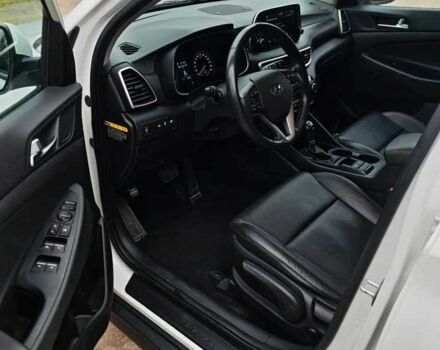 Белый Хендай Туксон, объемом двигателя 2 л и пробегом 75 тыс. км за 13500 $, фото 8 на Automoto.ua