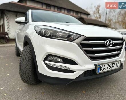 Белый Хендай Туксон, объемом двигателя 2 л и пробегом 131 тыс. км за 17600 $, фото 5 на Automoto.ua
