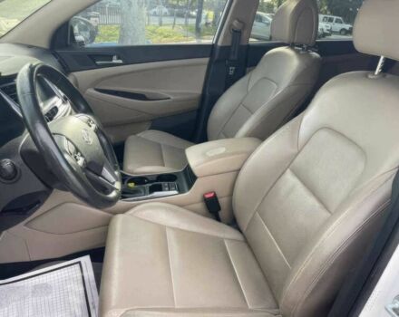 Білий Хендай Туксон, об'ємом двигуна 1.6 л та пробігом 40 тис. км за 12100 $, фото 8 на Automoto.ua