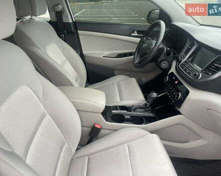 Белый Хендай Туксон, объемом двигателя 2 л и пробегом 91 тыс. км за 15900 $, фото 29 на Automoto.ua