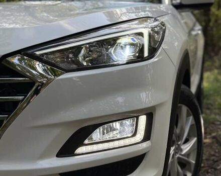 Білий Хендай Туксон, об'ємом двигуна 2 л та пробігом 51 тис. км за 17900 $, фото 16 на Automoto.ua