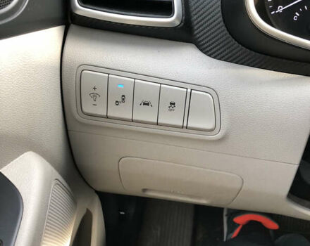 Белый Хендай Туксон, объемом двигателя 2 л и пробегом 25 тыс. км за 15900 $, фото 15 на Automoto.ua