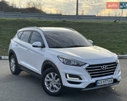 Белый Хендай Туксон, объемом двигателя 1.58 л и пробегом 107 тыс. км за 18500 $, фото 2 на Automoto.ua