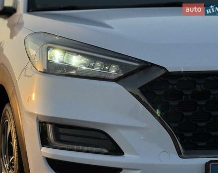 Белый Хендай Туксон, объемом двигателя 2 л и пробегом 119 тыс. км за 23500 $, фото 20 на Automoto.ua