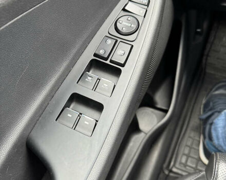 Белый Хендай Туксон, объемом двигателя 2 л и пробегом 138 тыс. км за 25000 $, фото 5 на Automoto.ua