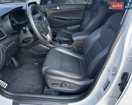 Белый Хендай Туксон, объемом двигателя 2 л и пробегом 119 тыс. км за 23500 $, фото 64 на Automoto.ua