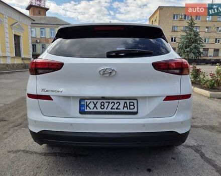 Белый Хендай Туксон, объемом двигателя 2 л и пробегом 71 тыс. км за 22800 $, фото 6 на Automoto.ua