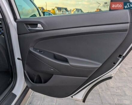 Білий Хендай Туксон, об'ємом двигуна 1.6 л та пробігом 152 тис. км за 21950 $, фото 63 на Automoto.ua