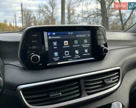 Білий Хендай Туксон, об'ємом двигуна 2 л та пробігом 101 тис. км за 17800 $, фото 11 на Automoto.ua