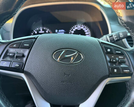 Белый Хендай Туксон, объемом двигателя 2 л и пробегом 167 тыс. км за 22499 $, фото 15 на Automoto.ua