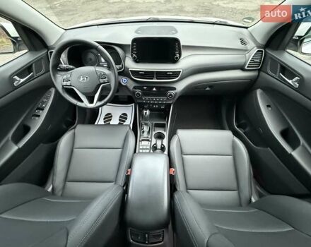 Белый Хендай Туксон, объемом двигателя 2 л и пробегом 114 тыс. км за 23900 $, фото 32 на Automoto.ua