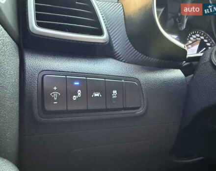 Белый Хендай Туксон, объемом двигателя 2 л и пробегом 167 тыс. км за 22499 $, фото 13 на Automoto.ua