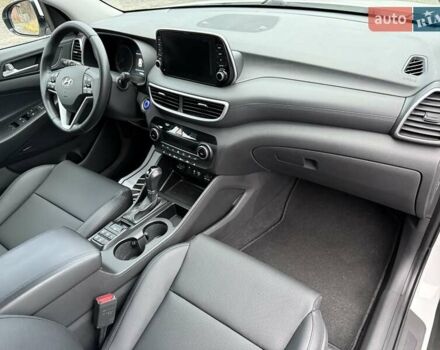 Белый Хендай Туксон, объемом двигателя 2 л и пробегом 114 тыс. км за 23900 $, фото 28 на Automoto.ua