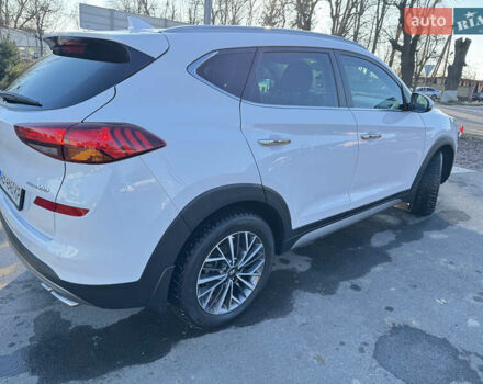 Белый Хендай Туксон, объемом двигателя 2 л и пробегом 270 тыс. км за 19800 $, фото 6 на Automoto.ua