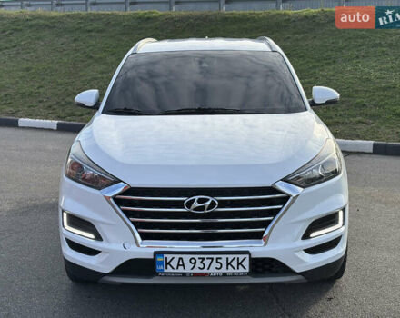 Белый Хендай Туксон, объемом двигателя 1.58 л и пробегом 107 тыс. км за 18500 $, фото 1 на Automoto.ua