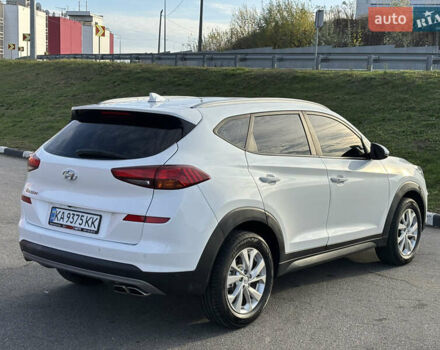 Белый Хендай Туксон, объемом двигателя 1.58 л и пробегом 107 тыс. км за 18500 $, фото 4 на Automoto.ua