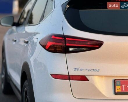 Белый Хендай Туксон, объемом двигателя 2 л и пробегом 119 тыс. км за 23500 $, фото 19 на Automoto.ua