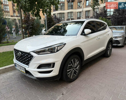 Белый Хендай Туксон, объемом двигателя 2 л и пробегом 167 тыс. км за 22499 $, фото 1 на Automoto.ua