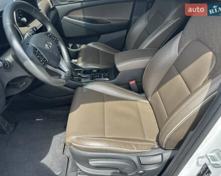 Белый Хендай Туксон, объемом двигателя 1.58 л и пробегом 107 тыс. км за 18500 $, фото 9 на Automoto.ua