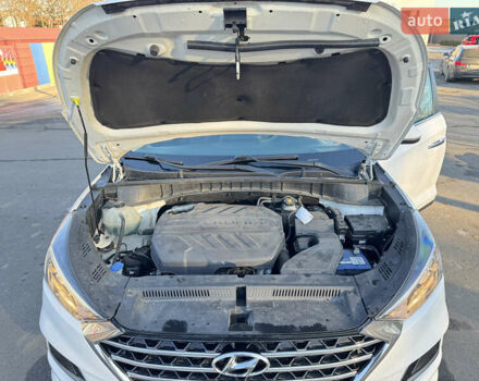 Белый Хендай Туксон, объемом двигателя 2 л и пробегом 270 тыс. км за 19800 $, фото 18 на Automoto.ua