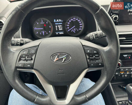 Белый Хендай Туксон, объемом двигателя 2 л и пробегом 138 тыс. км за 25000 $, фото 3 на Automoto.ua