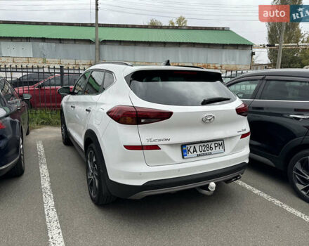 Белый Хендай Туксон, объемом двигателя 2 л и пробегом 138 тыс. км за 25000 $, фото 1 на Automoto.ua