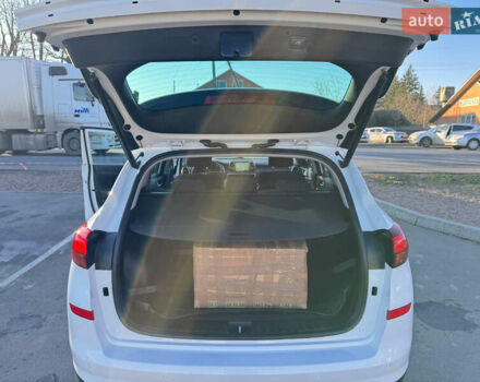 Белый Хендай Туксон, объемом двигателя 2 л и пробегом 270 тыс. км за 19800 $, фото 13 на Automoto.ua