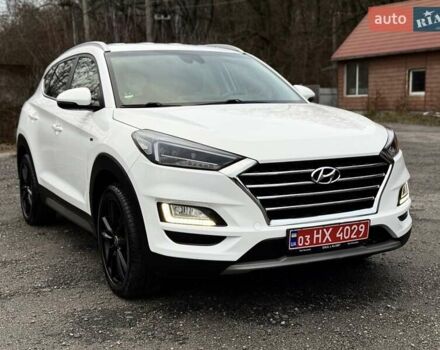 Белый Хендай Туксон, объемом двигателя 2 л и пробегом 114 тыс. км за 23900 $, фото 1 на Automoto.ua