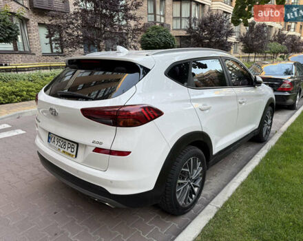 Белый Хендай Туксон, объемом двигателя 2 л и пробегом 167 тыс. км за 21499 $, фото 2 на Automoto.ua