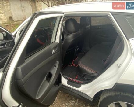 Білий Хендай Туксон, об'ємом двигуна 2 л та пробігом 40 тис. км за 20700 $, фото 2 на Automoto.ua