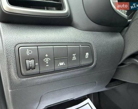 Белый Хендай Туксон, объемом двигателя 2 л и пробегом 114 тыс. км за 23900 $, фото 16 на Automoto.ua