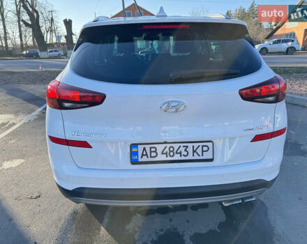 Белый Хендай Туксон, объемом двигателя 2 л и пробегом 270 тыс. км за 19800 $, фото 7 на Automoto.ua