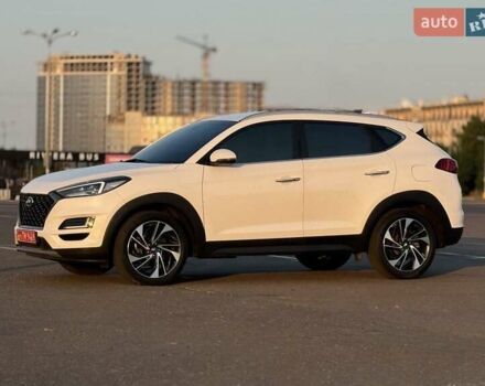 Белый Хендай Туксон, объемом двигателя 2 л и пробегом 119 тыс. км за 23500 $, фото 17 на Automoto.ua