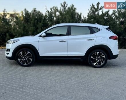 Белый Хендай Туксон, объемом двигателя 2 л и пробегом 119 тыс. км за 23500 $, фото 32 на Automoto.ua