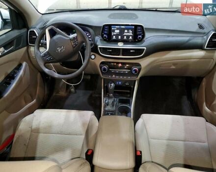Белый Хендай Туксон, объемом двигателя 2 л и пробегом 97 тыс. км за 4400 $, фото 7 на Automoto.ua