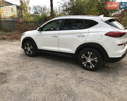 Белый Хендай Туксон, объемом двигателя 2 л и пробегом 25 тыс. км за 15900 $, фото 1 на Automoto.ua