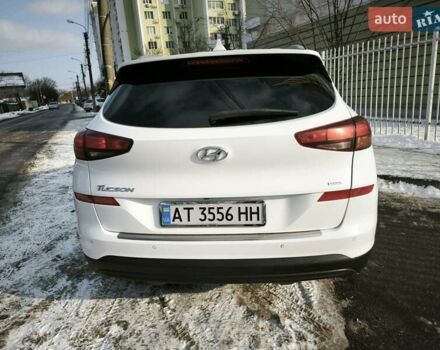Белый Хендай Туксон, объемом двигателя 2 л и пробегом 191 тыс. км за 22500 $, фото 21 на Automoto.ua