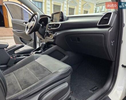 Белый Хендай Туксон, объемом двигателя 2 л и пробегом 71 тыс. км за 22800 $, фото 39 на Automoto.ua