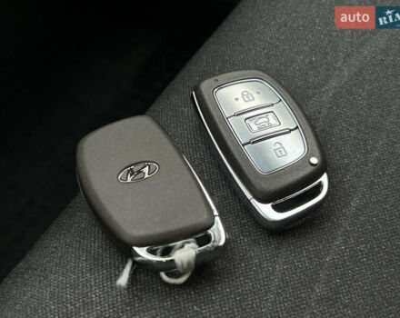 Білий Хендай Туксон, об'ємом двигуна 2 л та пробігом 101 тис. км за 17800 $, фото 21 на Automoto.ua