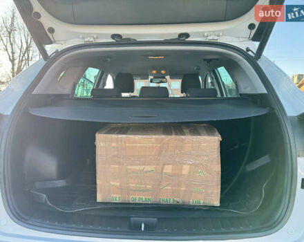 Белый Хендай Туксон, объемом двигателя 2 л и пробегом 270 тыс. км за 19800 $, фото 14 на Automoto.ua