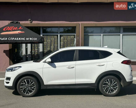 Белый Хендай Туксон, объемом двигателя 2 л и пробегом 167 тыс. км за 22499 $, фото 3 на Automoto.ua