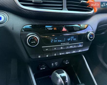 Белый Хендай Туксон, объемом двигателя 2 л и пробегом 167 тыс. км за 22499 $, фото 16 на Automoto.ua