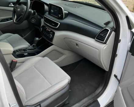 Белый Хендай Туксон, объемом двигателя 2 л и пробегом 95 тыс. км за 14500 $, фото 8 на Automoto.ua