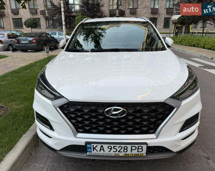 Белый Хендай Туксон, объемом двигателя 2 л и пробегом 167 тыс. км за 21499 $, фото 4 на Automoto.ua